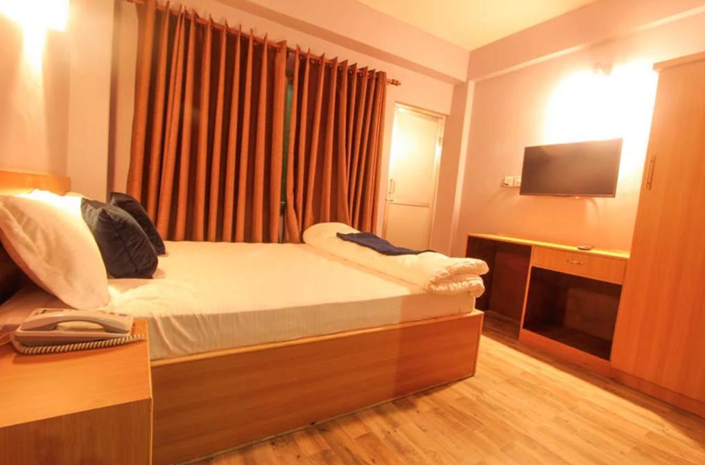 Paila Hostel Lakeside Pokhara Zewnętrze zdjęcie